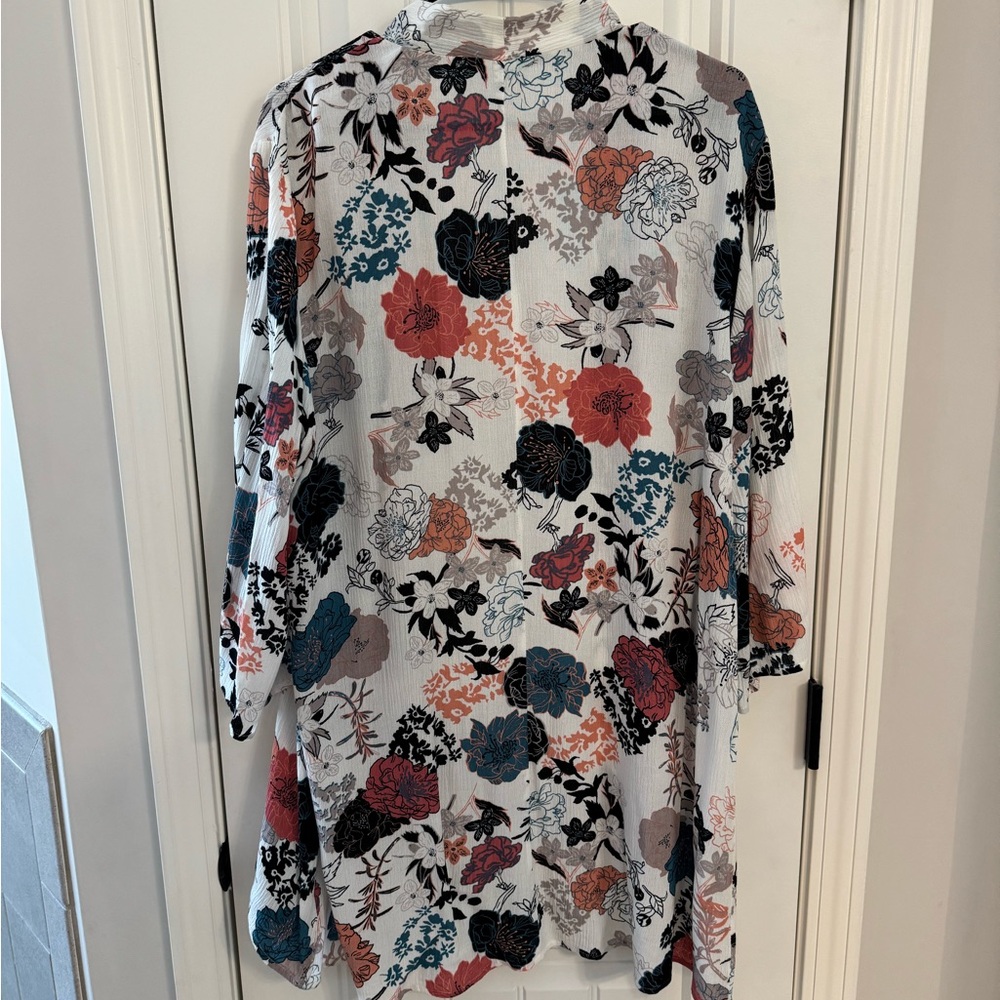 Pink Clover Floral Open Cardigan in White with Black, Coral, Blue Accents - Picture 3 of 3